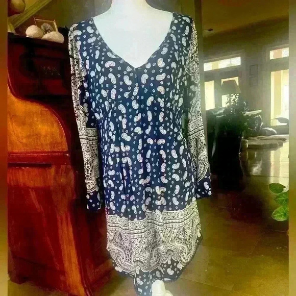 Nostalgia Boho ladies dress NWT Large. Flowy airy fringe on sleeves and bottom. - Picture 4 of 10